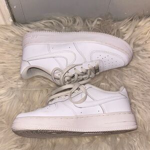 Air Force 1 gs 6.5 box and shoes are in good condition
